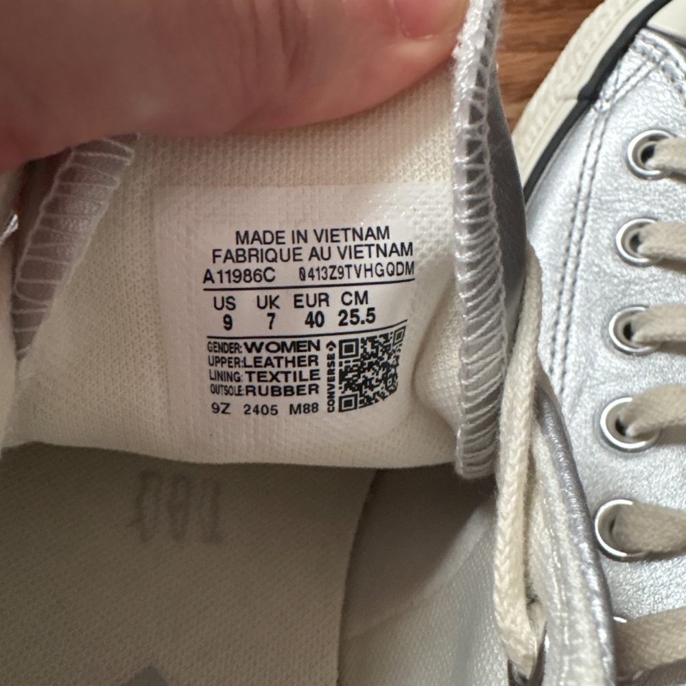 Silver Converse - image 4